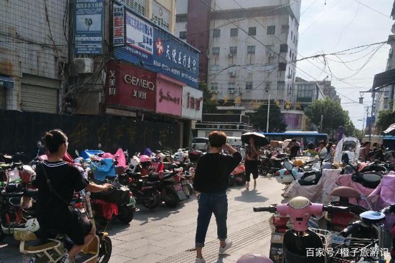 忆念服装：引领时尚潮流的服装品牌
